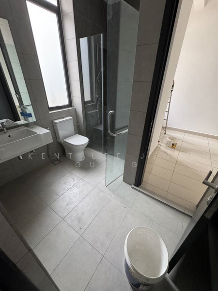 Semi-Detached House for Sale in Amverton Hills (Sungai Buloh) - Kent Lee Jing Guang - Bathroom - PropertyGuru.com.my