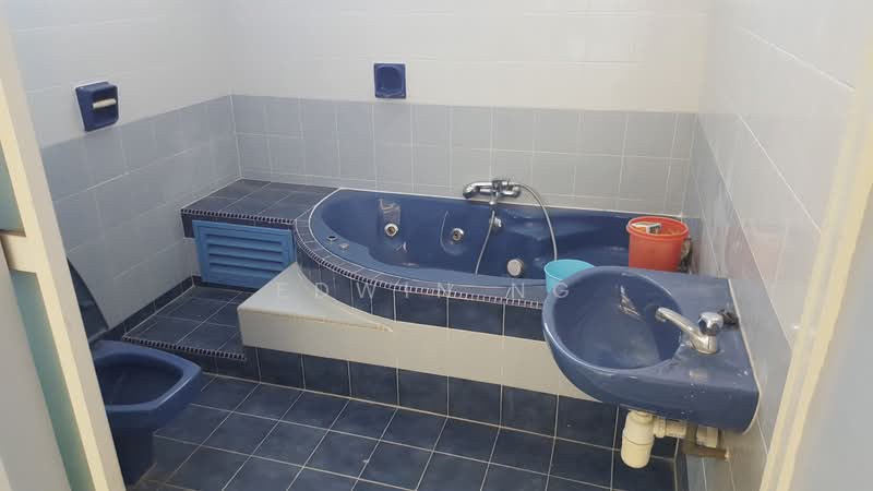 3-storey Terraced House for Sale in Sungai Ara (Penang) - Edwin Ng - Bathroom - PropertyGuru.com.my