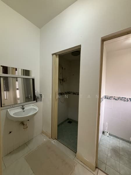 Condominium for Rent at Seri Maya Condominium - Lilian Tan - Bathroom - PropertyGuru.com.my