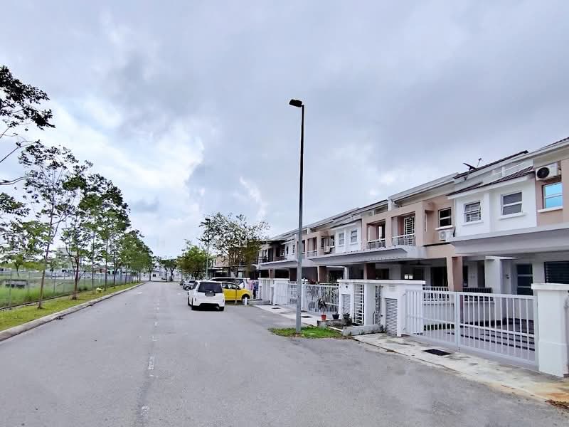 2-storey Terraced House for Sale in Alam Suria (Puncak Alam) - Hannee Tay - Exterior - PropertyGuru.com.my