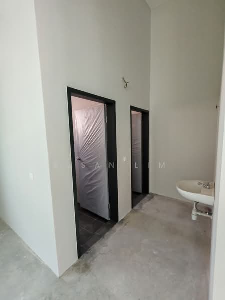 Shop / Office for Rent in Ayer Molek (Melaka) - Susan Lim - Bathroom - PropertyGuru.com.my