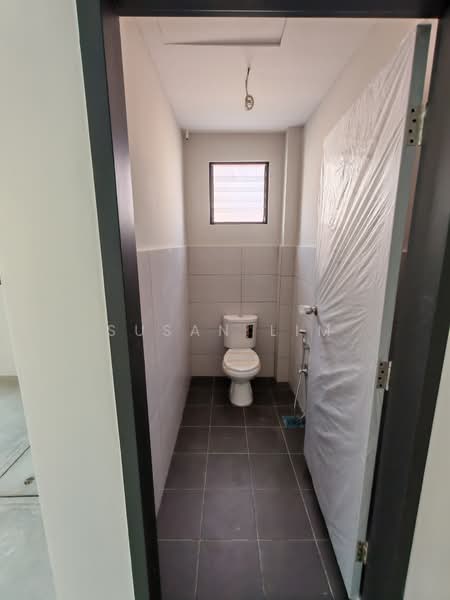 Shop / Office for Rent in Ayer Molek (Melaka) - Susan Lim - Bathroom - PropertyGuru.com.my