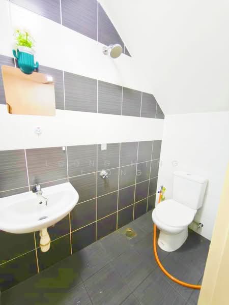 2-storey Terraced House for Sale in Bandar Seri Alam (Masai) - Loong Hing Liong - Bathroom - PropertyGuru.com.my