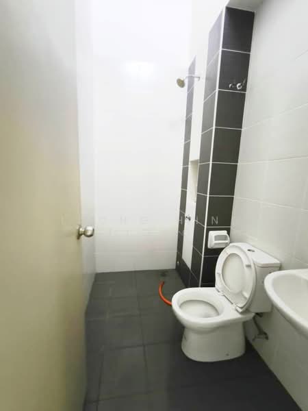 2-storey Terraced House for Sale in Bandar Seri Alam (Masai) - Loong Hing Liong - Bathroom - PropertyGuru.com.my