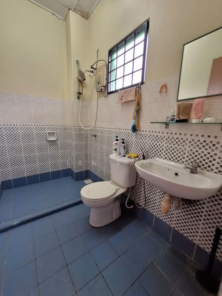 2-storey Terraced House for Sale in Bandar Putra Permai (Seri Kembangan) - Ian Fan - Bathroom - PropertyGuru.com.my