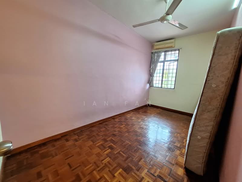 2-storey Terraced House for Sale in Bandar Putra Permai (Seri Kembangan) - Ian Fan - Bedroom - PropertyGuru.com.my