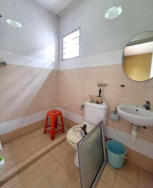 2.5-storey Terraced House for Sale in Bandar Putra Permai (Seri Kembangan) - Ian Fan - Bathroom - PropertyGuru.com.my