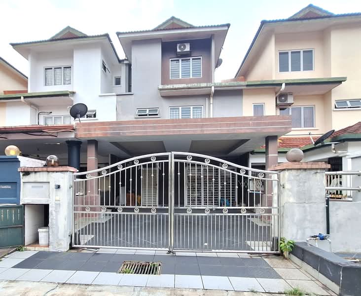 2.5-storey Terraced House for Sale in Bandar Putra Permai (Seri Kembangan) - Ian Fan - Exterior - PropertyGuru.com.my
