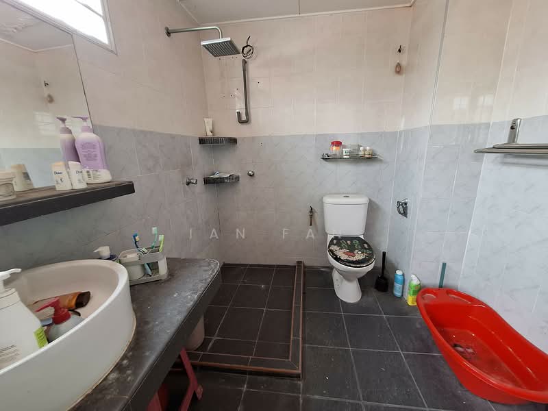 2.5-storey Terraced House for Sale in Bandar Putra Permai (Seri Kembangan) - Ian Fan - Bathroom - PropertyGuru.com.my