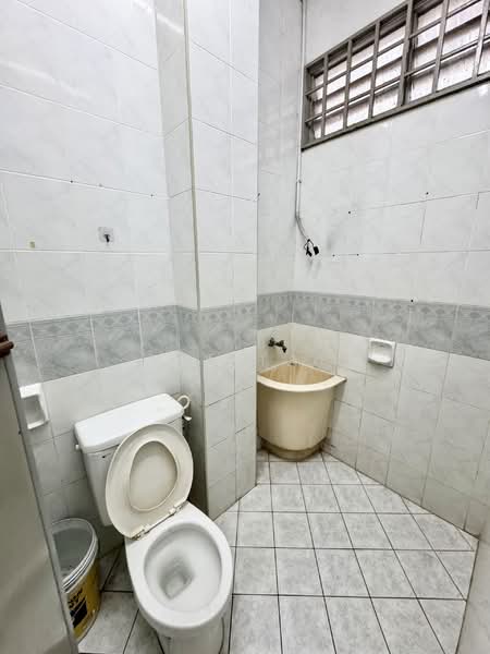 1-storey Terraced House for Sale in Permas Jaya (Johor Bahru) - Yik Tat - Bathroom - PropertyGuru.com.my