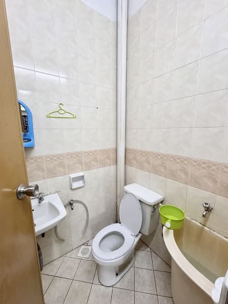 1-storey Terraced House for Sale in Permas Jaya (Johor Bahru) - Yik Tat - Bathroom - PropertyGuru.com.my