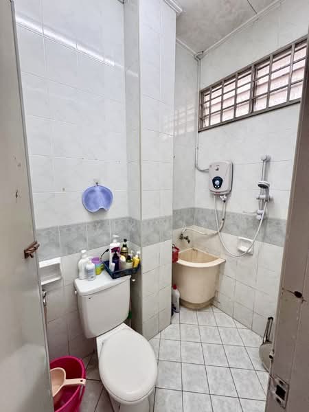 1-storey Terraced House for Sale in Permas Jaya (Johor Bahru) - Yik Tat - Bathroom - PropertyGuru.com.my