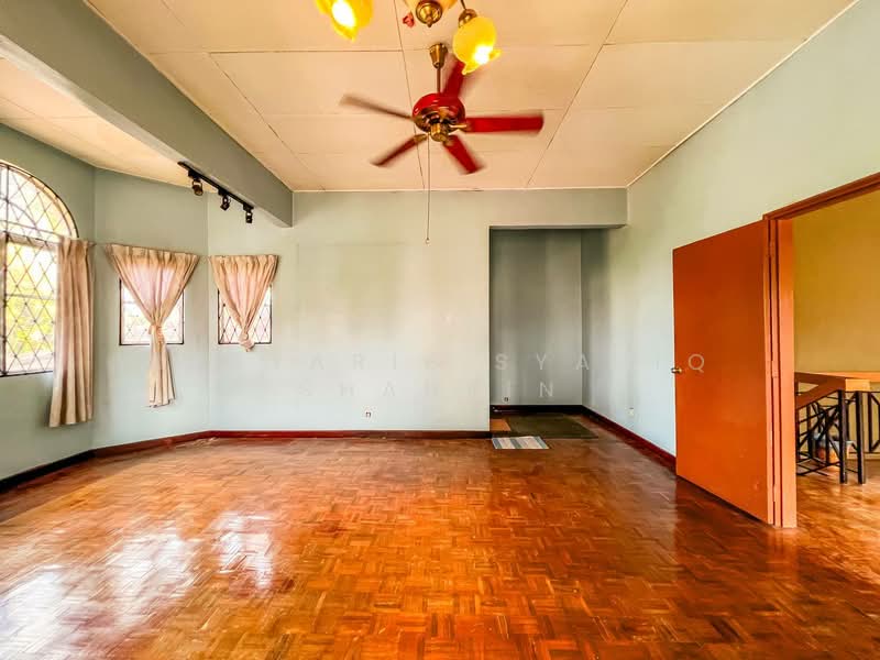 2-storey Terraced House for Sale in Seksyen 7 (Shah Alam) - Absyarie Syafiq Shahrin - Living Room - PropertyGuru.com.my