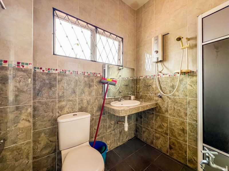 2-storey Terraced House for Sale in Seksyen 7 (Shah Alam) - Absyarie Syafiq Shahrin - Bathroom - PropertyGuru.com.my