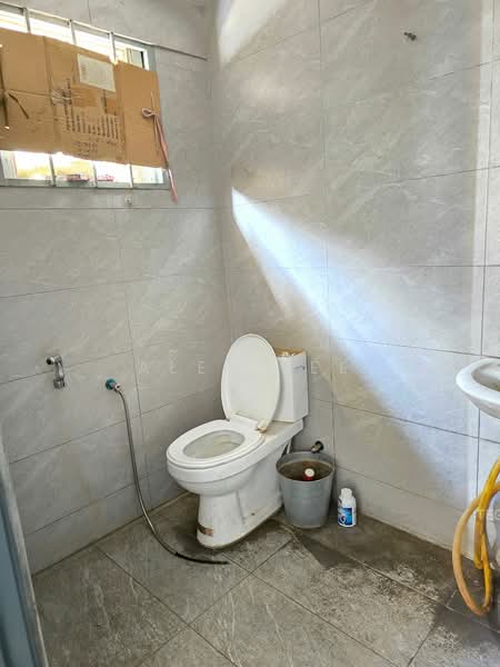 Factory for Rent in Puchong (Selangor) - Alex Lee - Bathroom - PropertyGuru.com.my