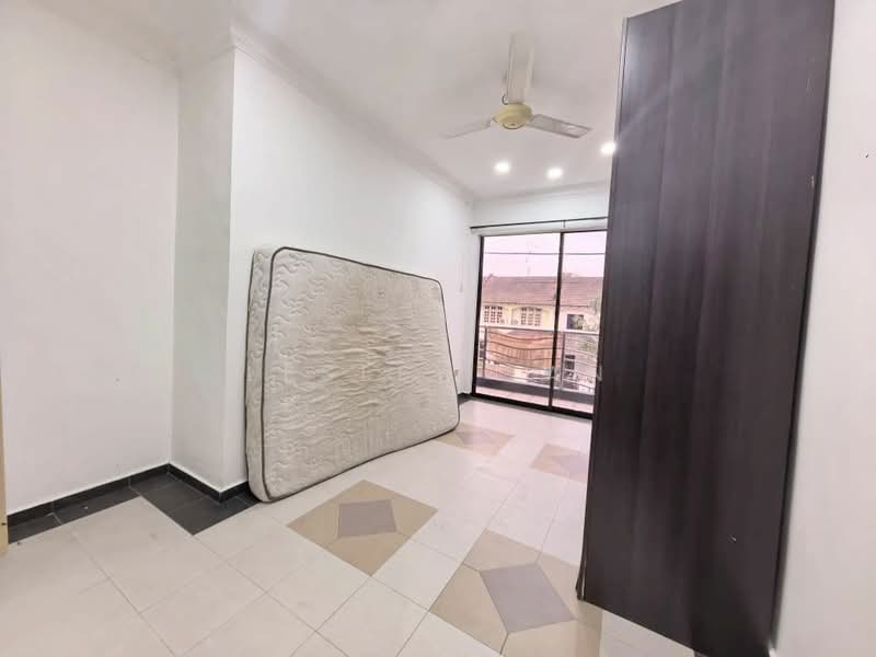2-storey Terraced House for Sale in Taman Ungku Tun Aminah (Skudai) - Lesley Tan - Bedroom - PropertyGuru.com.my