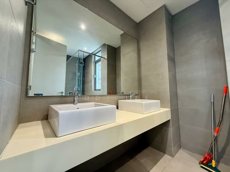 Kondominium untuk Disewa di Vivo Residential Suites - Eddy Lee - Bathroom - PropertyGuru.com.my