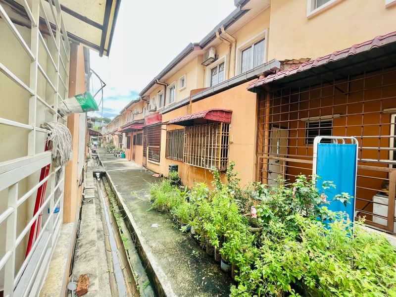 2-storey Terraced House for Sale in Shah Alam (Selangor) - Mohd Faizal - Exterior - PropertyGuru.com.my