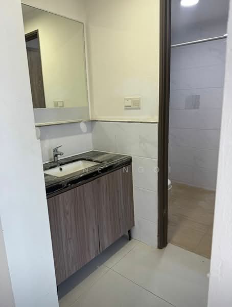 Service Residence for Sale at Country Garden Central Park - Jane Ngoi - Bathroom - PropertyGuru.com.my