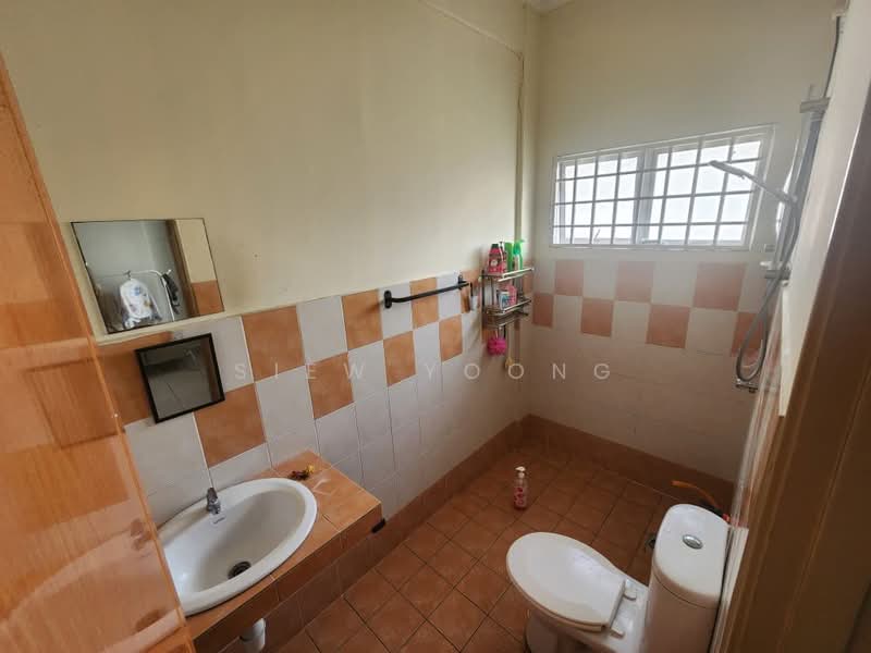 Indah Cempaka untuk Untuk Dijual - RM 409,000, Mac 2026 - Bathroom - PropertyGuru.com.my