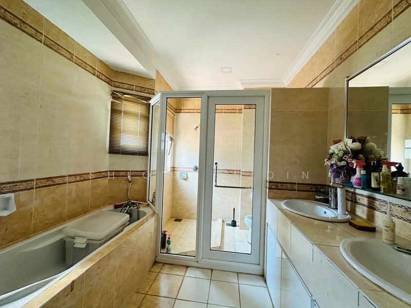 Kemensah Heights untuk Untuk Dijual - RM 2,450,000, Mac 2026 - Bathroom - PropertyGuru.com.my