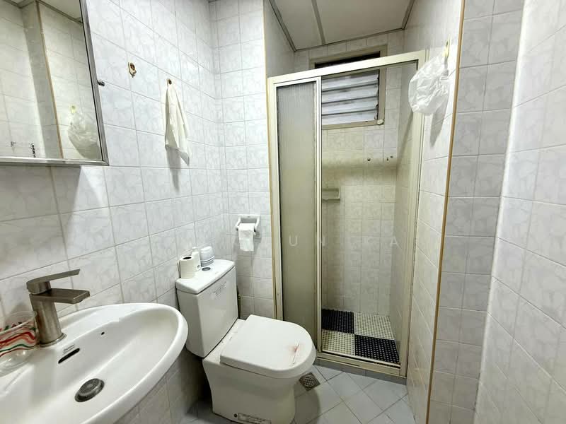 Kondominium untuk Disewa di Sri York Condominium - Gan Chun Kai - Bathroom - PropertyGuru.com.my