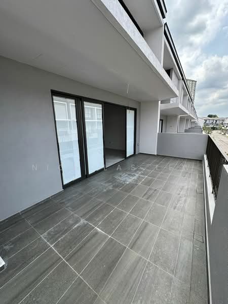 Taman Bukit Serdang Seksyen 11 untuk Untuk Dijual - RM 1,330,000, Mac 2026 - Balcony - PropertyGuru.com.my