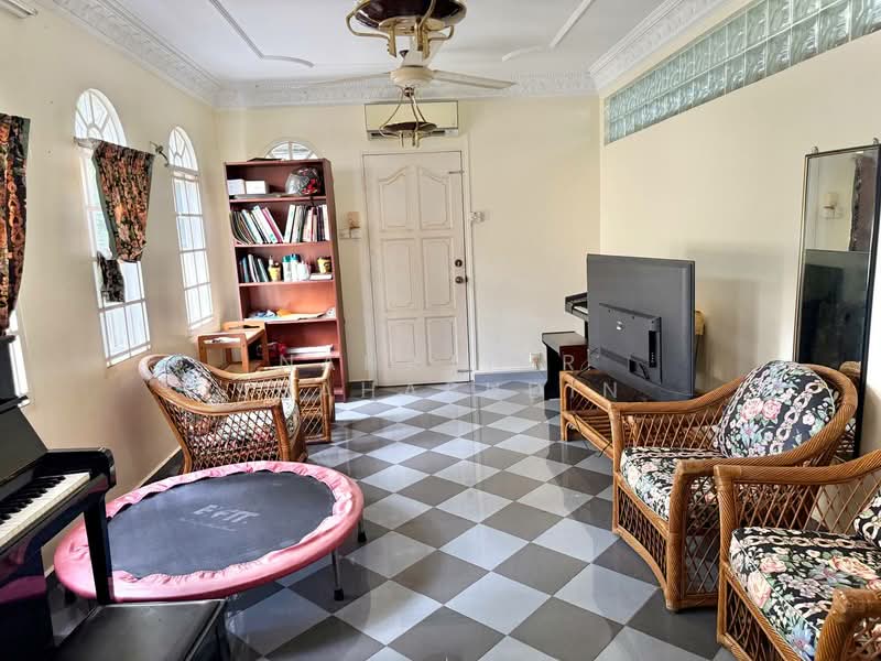 Bungalow for Sale in SS19 (Subang Jaya) - Nahathir Shahabudin - Living Room - PropertyGuru.com.my