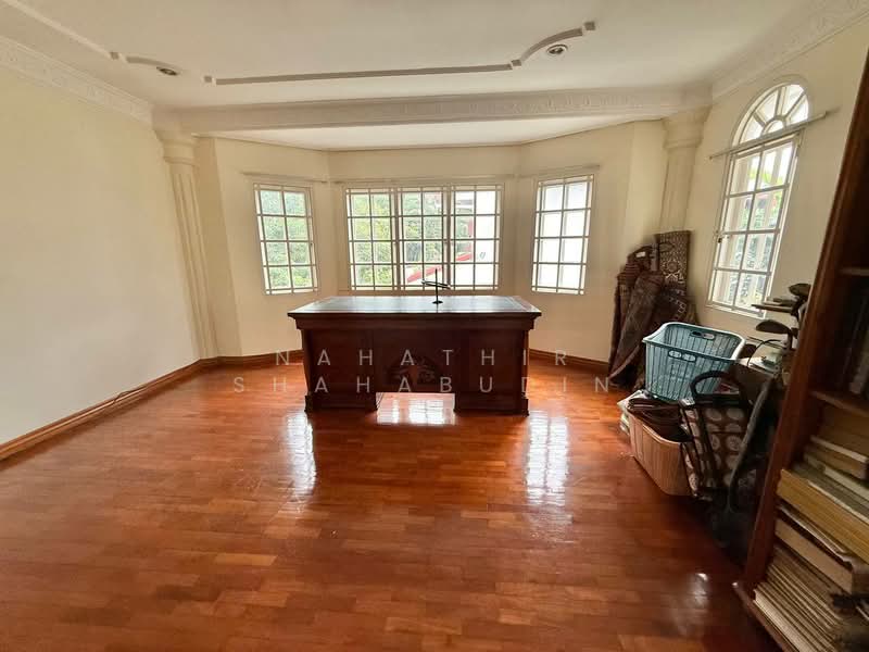 Bungalow for Sale in SS19 (Subang Jaya) - Nahathir Shahabudin - Study - PropertyGuru.com.my