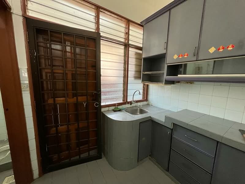 1-storey Terraced House for Rent in Permas Jaya (Johor Bahru) - YC Fung - Kitchen - PropertyGuru.com.my