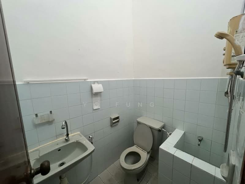 1-storey Terraced House for Rent in Permas Jaya (Johor Bahru) - YC Fung - Bathroom - PropertyGuru.com.my