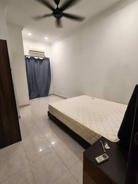 2-storey Terraced House for Rent in Taman Mount Austin (Tebrau) - YC Fung - Bedroom - PropertyGuru.com.my