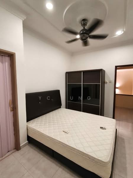 2-storey Terraced House for Rent in Taman Mount Austin (Tebrau) - YC Fung - Bedroom - PropertyGuru.com.my