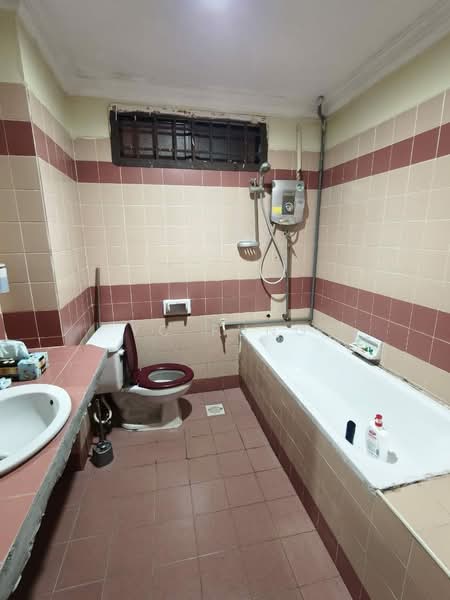 2-storey Terraced House for Rent in Taman Mount Austin (Tebrau) - YC Fung - Bathroom - PropertyGuru.com.my