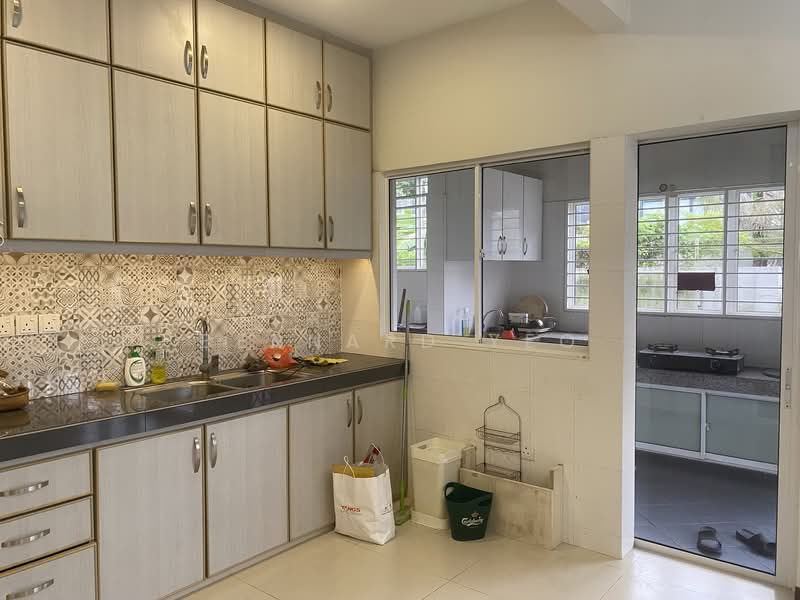 Seksyen 17 untuk Untuk Dijual - RM 2,350,000, Mac 2026 - Kitchen - PropertyGuru.com.my