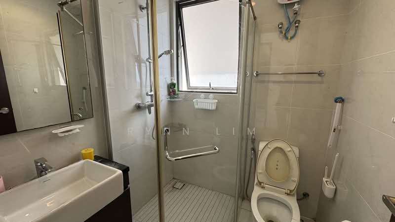 Condominium for Rent at Bay Laurel @ Country Garden Danga Bay - Rynn Lim - Bathroom - PropertyGuru.com.my