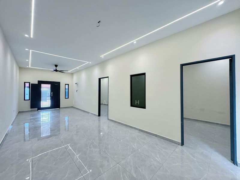 1-storey Terraced House for Sale in Taman Dato Syed Mohamad Idrus (Gelang Patah) - Ilsa Chin - Living Room - PropertyGuru.com.my