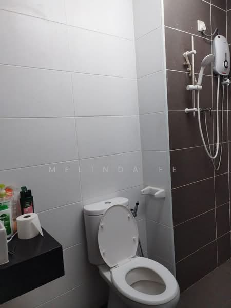 Service Residence for Sale at KSL Residence @ Daya - Melinda Ee - Bathroom - PropertyGuru.com.my
