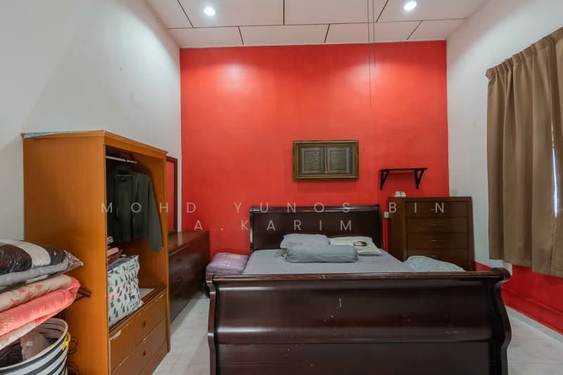 Bungalow for Sale in Kampung Istana (Batu Pahat) - Mohd Yunos Bin A.Karim - Bedroom - PropertyGuru.com.my