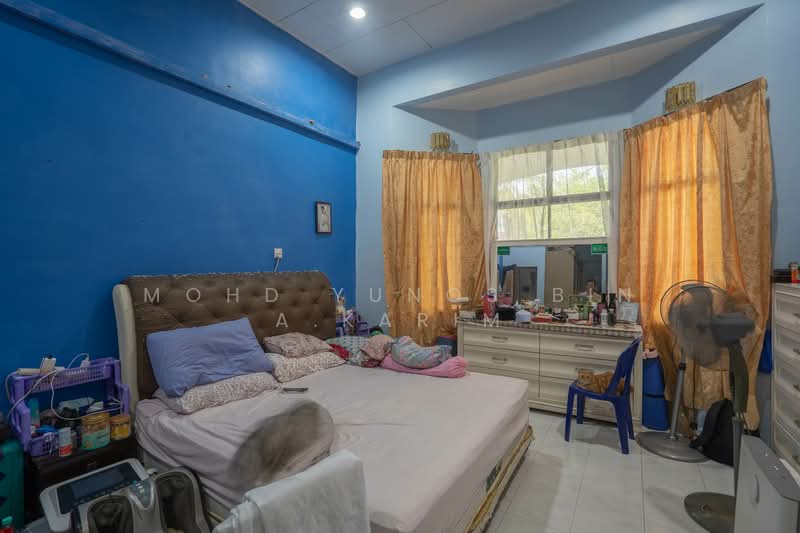 Bungalow for Sale in Kampung Istana (Batu Pahat) - Mohd Yunos Bin A.Karim - Bedroom - PropertyGuru.com.my