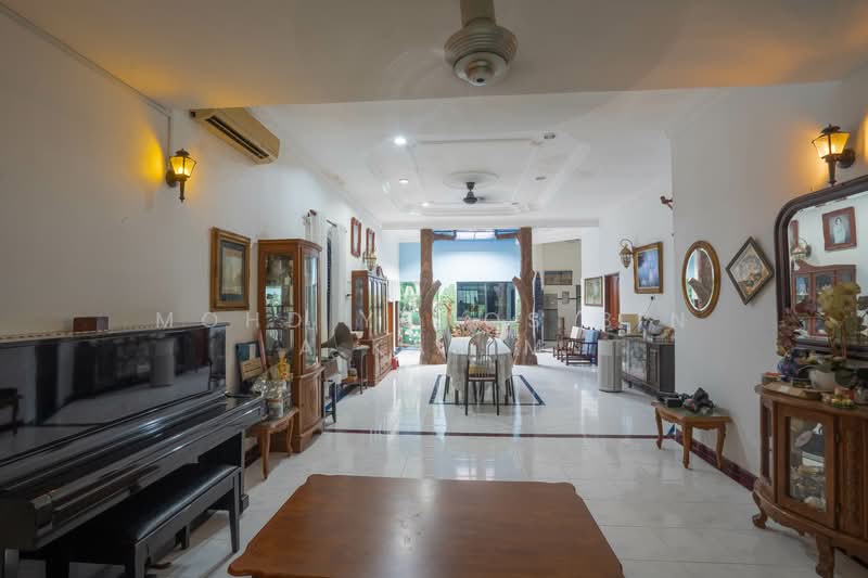 Bungalow for Sale in Kampung Istana (Batu Pahat) - Mohd Yunos Bin A.Karim - Living Room - PropertyGuru.com.my