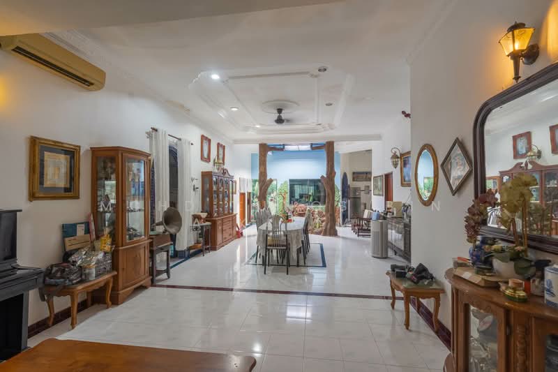 Bungalow for Sale in Kampung Istana (Batu Pahat) - Mohd Yunos Bin A.Karim - Living Room - PropertyGuru.com.my