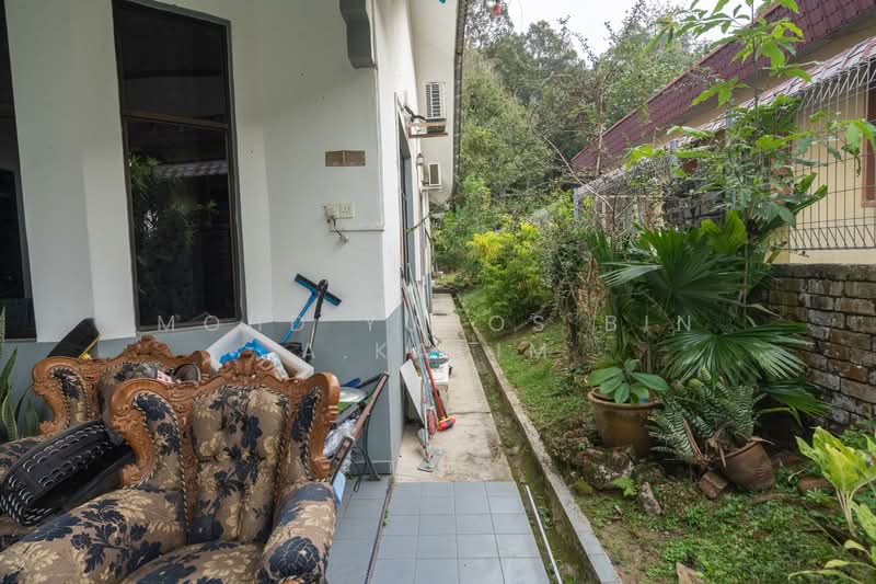 Bungalow for Sale in Kampung Istana (Batu Pahat) - Mohd Yunos Bin A.Karim - Exterior - PropertyGuru.com.my