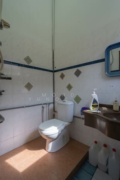 Bungalow for Sale in Kampung Istana (Batu Pahat) - Mohd Yunos Bin A.Karim - Bathroom - PropertyGuru.com.my