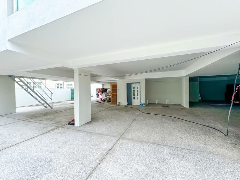 Bungalow for Sale in Bukit Jelutong (Shah Alam) - BILYA ARIFF - Car Park - PropertyGuru.com.my