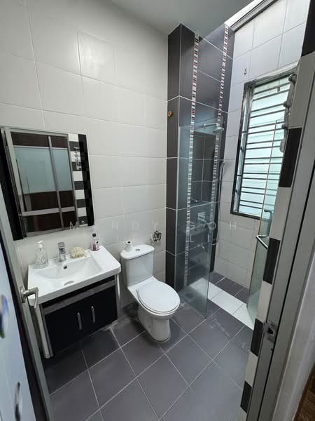 2.5-storey Terraced House for Sale in Taman Sutera Utama (Skudai) - Mandy Goh Siew Li - Bathroom - PropertyGuru.com.my