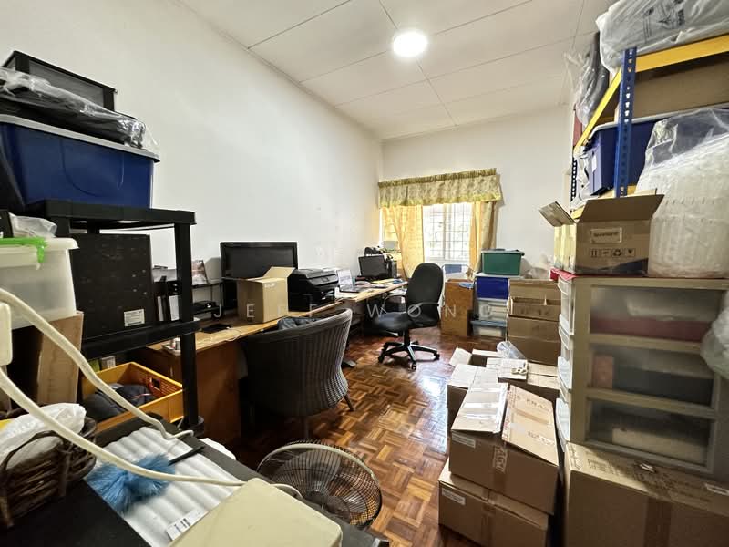 Rumah Teres 2-Tingkat untuk Dijual di Seri Utama Damansara (Kota Damansara) - Jeff Wong - Study - PropertyGuru.com.my