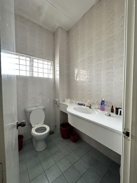 Rumah Teres 2-Tingkat untuk Dijual di Seri Utama Damansara (Kota Damansara) - Jeff Wong - Bathroom - PropertyGuru.com.my