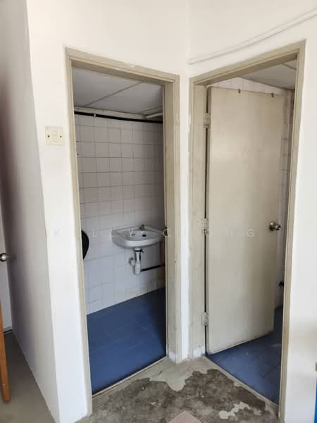 Shop / Office for Rent in BANDAR PUCHONG JAYA (Puchong) - Kelly Chong - Bathroom - PropertyGuru.com.my