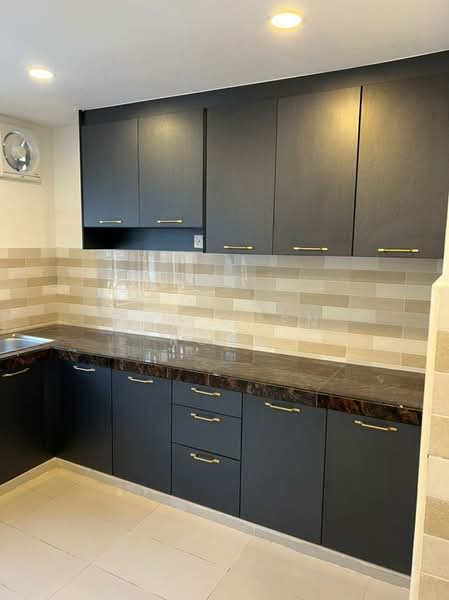 Taman Sri Batu Caves untuk Untuk Disewa - RM 1,500 /bulan, Mac 2026 - Kitchen - PropertyGuru.com.my